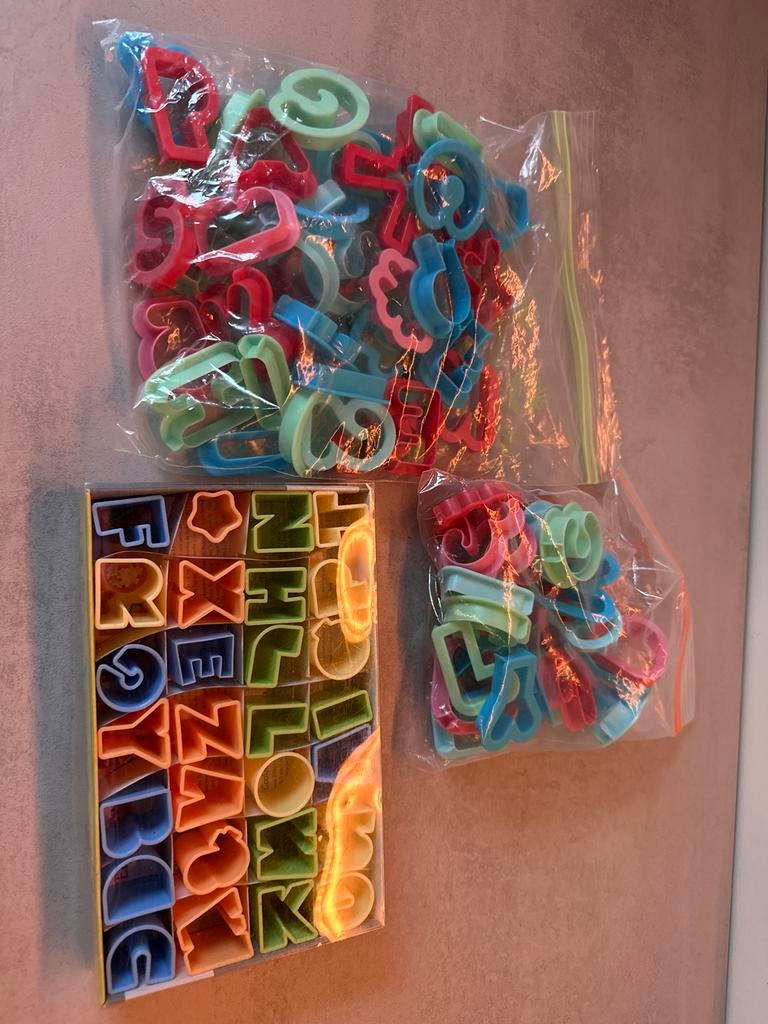 Letter en cijfer uitsteekvormen voor taart/klei, Ophalen of Verzenden, Gebruikt