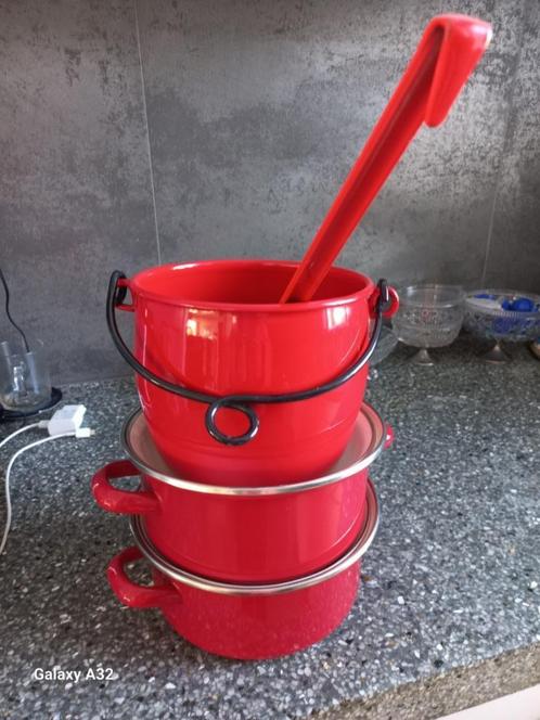 rood emaille kookketel en soeplepel, 2 rode pannen 20 cm, Huis en Inrichting, Keuken | Potten en Pannen, Zo goed als nieuw, Kookpan of Snelkookpan