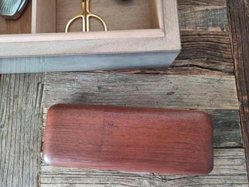 SIGAREN BOX CEDERHOUT NIEUWSTAAT  beschikbaar voor biedingen