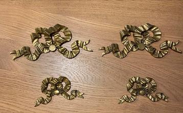 4 Vintage Messing Strik Decoratie kastornamenten beschikbaar voor biedingen