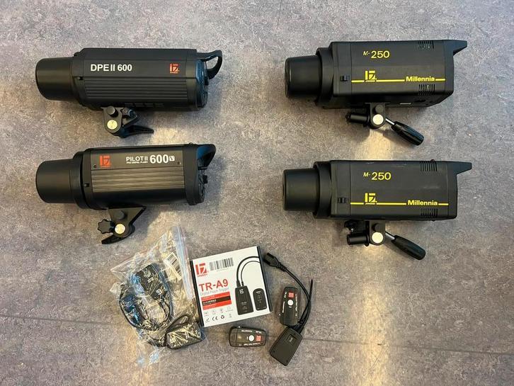 Jinbei 4stuks flitslampen en 2 softboxen., Audio, Tv en Foto, Fotografie | Flitsers, Gebruikt, Overige merken, Ophalen