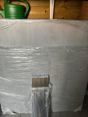 Tafel met onderstel kleur betonlook beschikbaar voor biedingen