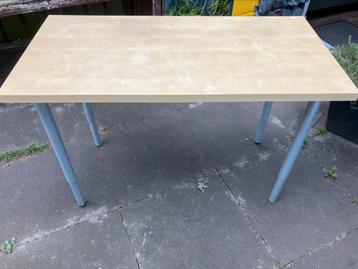 Ikea bureau 120x60 met verstelbare poten beschikbaar voor biedingen