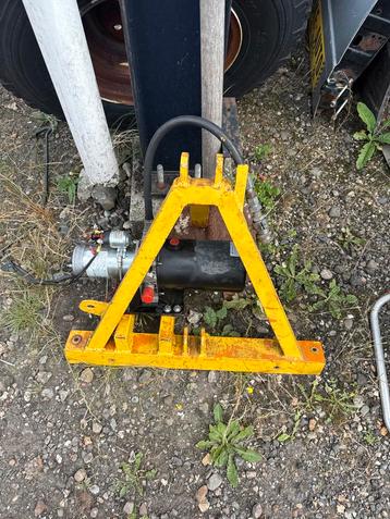Hydraulische Aggregaat 12V beschikbaar voor biedingen