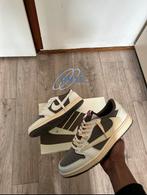 Air jordan 1 low Travis scott Reverse Mocha Maat 44, Ophalen of Verzenden, Zo goed als nieuw, Bruin