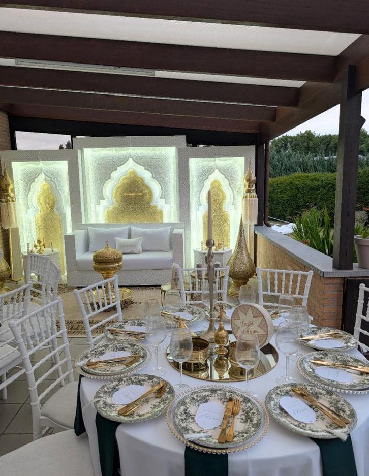 TE HUUR: Napoleon Stoelen – Taqlidi Stages -- Tafeldecoratie, Hobby en Vrije tijd, Feestartikelen | Verhuur, Zo goed als nieuw