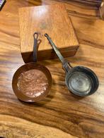 2 antieke koperen koekepannetjes,doorsnee 16 en 14 cm,, Antiek en Kunst, Antiek | Koper en Brons, Ophalen of Verzenden, Koper