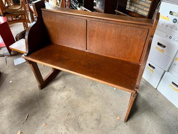 Korte authentieke kerkbank – nr. 33 ( jaren ’40) beschikbaar voor biedingen