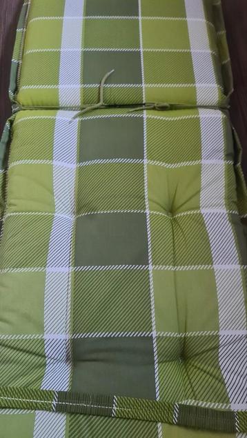 Bij deze te koop tuinstoelkussen  4 0f 8 stuks  beschikbaar voor biedingen