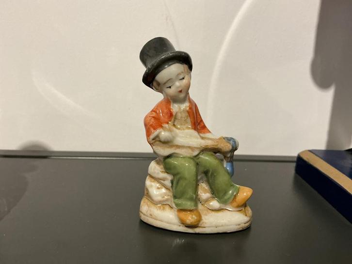 Vintage Porseleinen Beeldje Jongen met Gitaar, Antiek en Kunst, Kunst | Beelden en Houtsnijwerken, Ophalen of Verzenden
