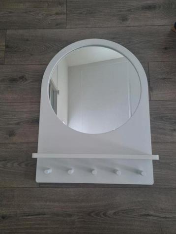 Ikea spiegel met plankje en haakjes beschikbaar voor biedingen