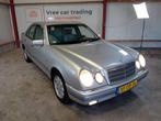 Mercedes-Benz E-Klasse 2.0 E200 Sedan Classic AUT 1998 Grijs, Auto's, Automaat, 4 cilinders, Grijs, Sedan