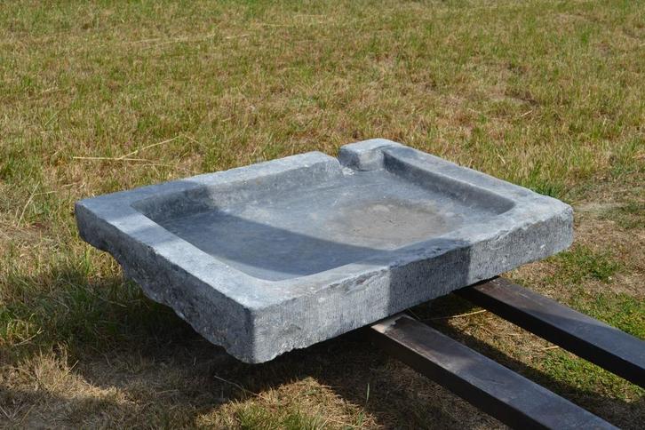 arduinen uitloopsteen uit kelder brugse binnenstad, Tuin en Terras, Waterpartijen en Fonteinen, Gebruikt, Overige typen, Ophalen