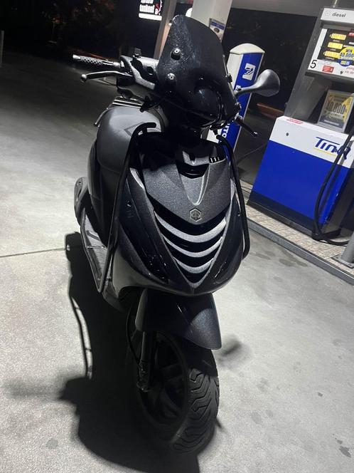 zip 4t 50cc, Fietsen en Brommers, Scooters | Piaggio, Zo goed als nieuw, Zip, Maximaal 45 km/u, Benzine, Ophalen of Verzenden