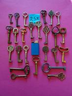 25 x oude antieke kast meubel sleutels sleutel slot sloten, Antiek en Kunst, Ophalen of Verzenden