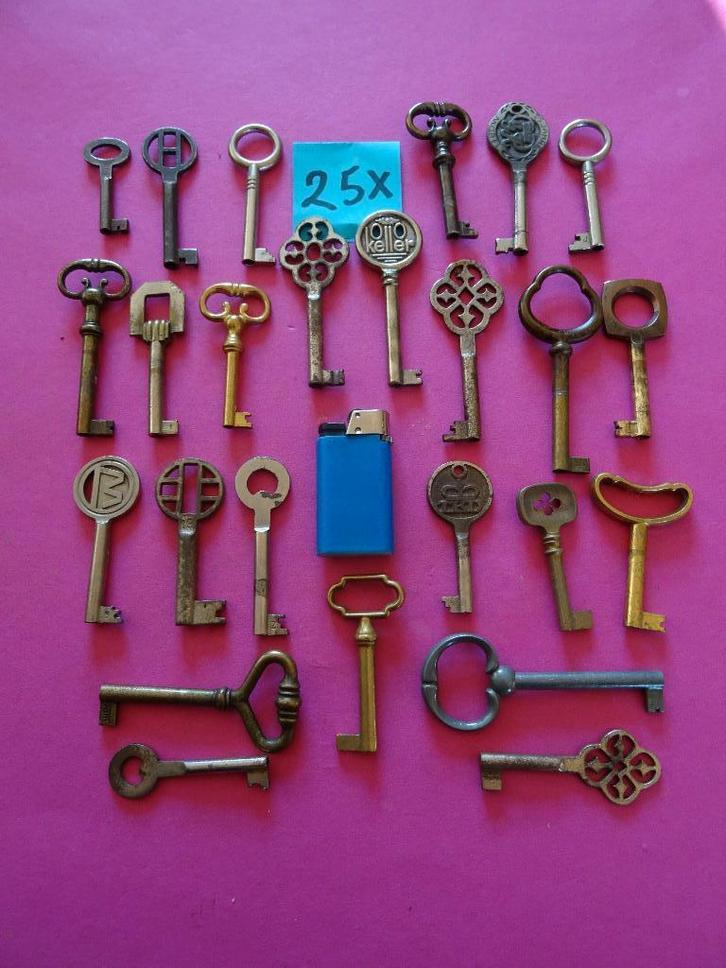 25 x oude antieke kast meubel sleutels sleutel slot sloten, Antiek en Kunst, Curiosa en Brocante, Ophalen of Verzenden