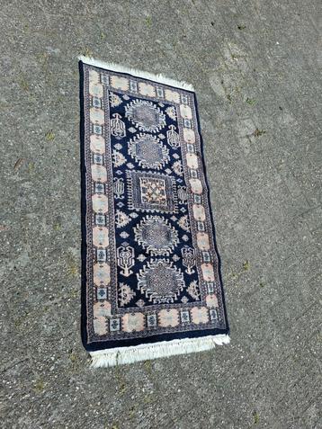Tafelloper/vloerkleed brocant vintage  beschikbaar voor biedingen