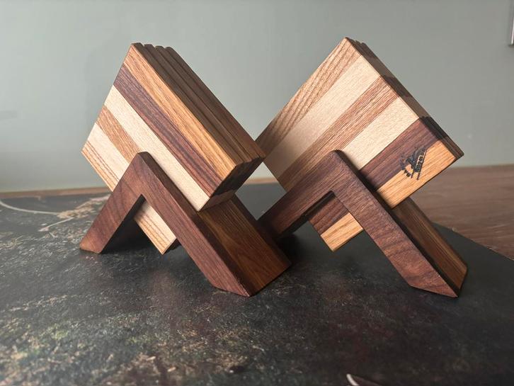 Onderzetters type ZEBRA - noten, essen en ahorn 10x10cm, Huis en Inrichting, Woonaccessoires | Onderzetters, Zo goed als nieuw