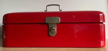 Oude vintage rood metalen emaille broodtrommel trommel beschikbaar voor biedingen