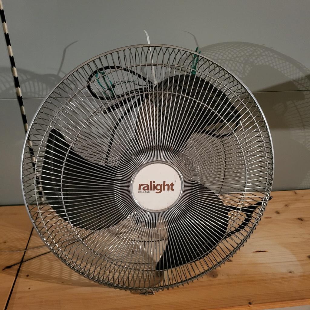 Ralight 18" Wall Fan (Model 45T-W), Ophalen of Verzenden, Gebruikt, Overige