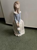 Nao by Lladro Daisa beeldje, Verzamelen, Beelden en Beeldjes, Ophalen of Verzenden, Zo goed als nieuw, Mens