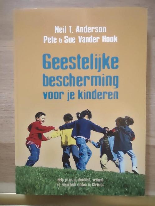 P. vander Hook - Geestelijke bescherming voor je kinderen, Boeken, Godsdienst en Theologie, Zo goed als nieuw, Ophalen of Verzenden