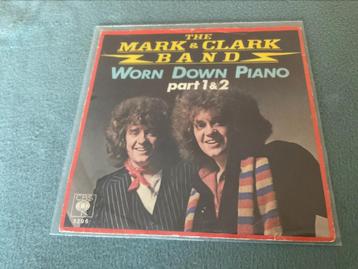 Mark & Clark Band, Worn down piano beschikbaar voor biedingen