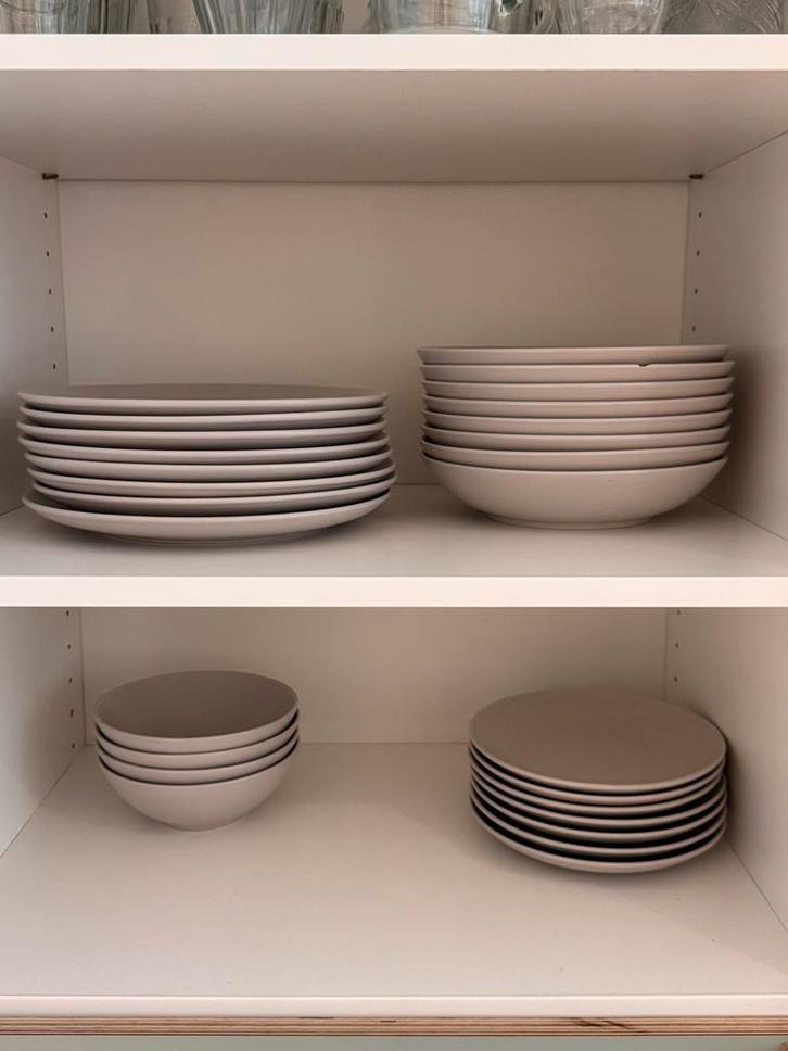 Färgklar Ikea Servies - Borden/Kommen/Bakjes, Huis en Inrichting, Keuken | Servies, Gebruikt, Bord(en), Effen, Aardewerk, Ophalen