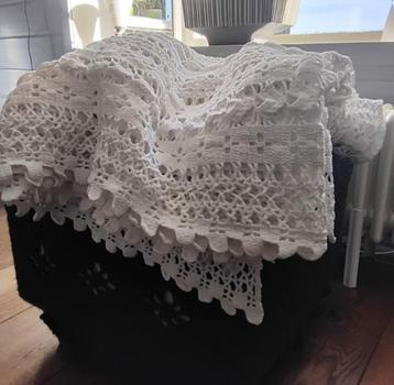 Oude brocante gehaakte sprei / kleed beschikbaar voor biedingen