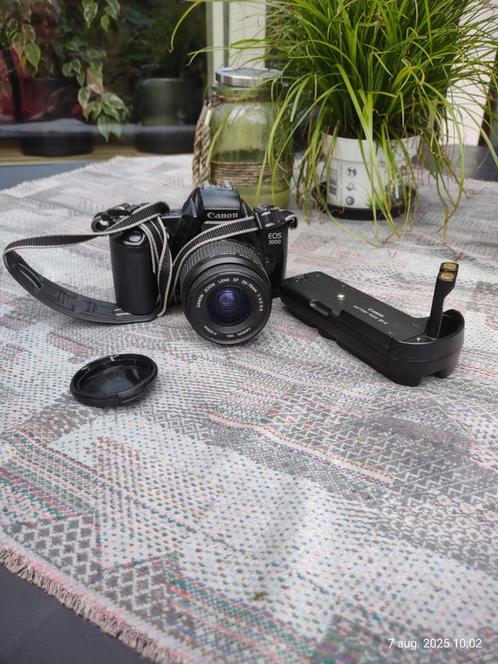 Canon Eos 3000 analoge camera. Met battery pack., Audio, Tv en Foto, Fotocamera's Analoog, Zo goed als nieuw, Spiegelreflex, Canon