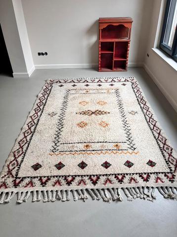 Handgeknoopt vintage vloerkleed met mooie kleuren 240x176 cm beschikbaar voor biedingen