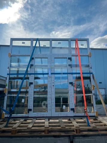 Kunststof kozijn 275x290 cm tripple glas €1500 incl beschikbaar voor biedingen