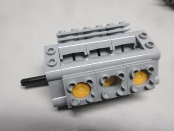 nr. 4275, Technic motorblok, 6 cylinders. Verzenden mogelijk beschikbaar voor biedingen