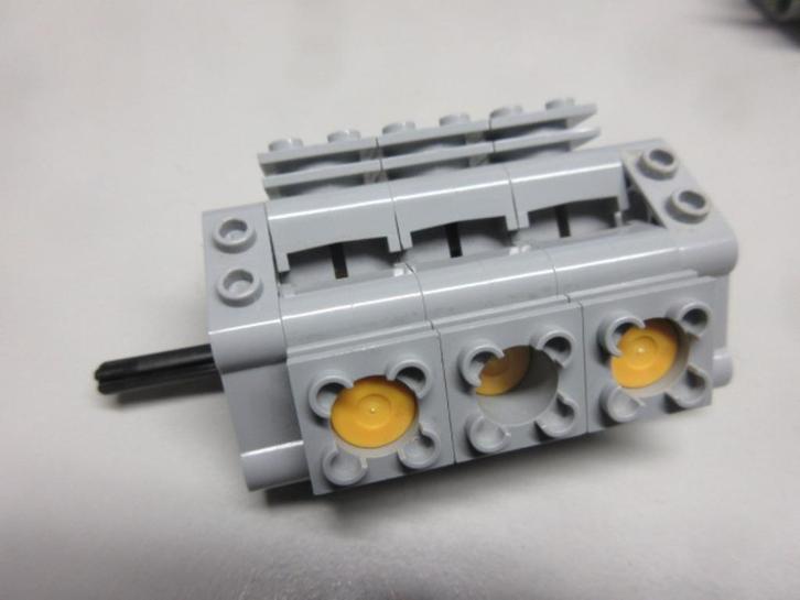 nr. 4275, Technic motorblok, 6 cylinders. Verzenden mogelijk, Kinderen en Baby's, Speelgoed | Duplo en Lego, Zo goed als nieuw