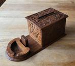 Oude houten sigarettendispenser met asbak en luciferhouder, Ophalen of Verzenden