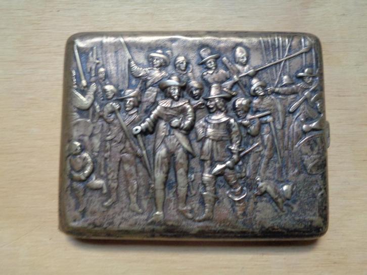 Zilveren sigaretten koker/ etui/ doos, Verzamelen, Rookartikelen, Aanstekers en Luciferdoosjes, Gebruikt, Sigarenbandjes, Ophalen of Verzenden