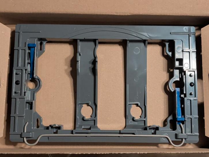 (2x)Geberit Sigma30 Bedieningspaneel Houder - Nieuw in doos!, Doe-het-zelf en Verbouw, Sanitair, Nieuw, Toilet, Ophalen