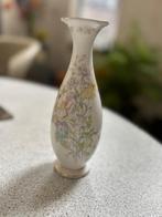 Royal Albert vaasje, Overige kleuren, Aardewerk of Porselein, Ophalen of Verzenden, Zo goed als nieuw