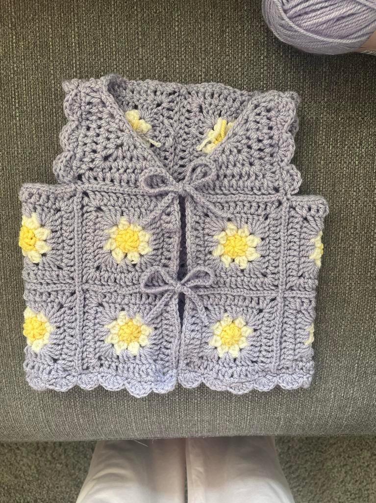 Schattig baby gilet met bloemen, Ophalen of Verzenden, Nieuw