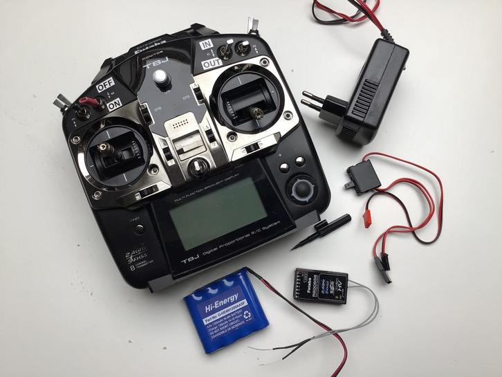 Futaba T8J zender met toebehoren., Hobby en Vrije tijd, Modelbouw | Radiografisch | Vliegtuigen, Zo goed als nieuw, Ophalen of Verzenden