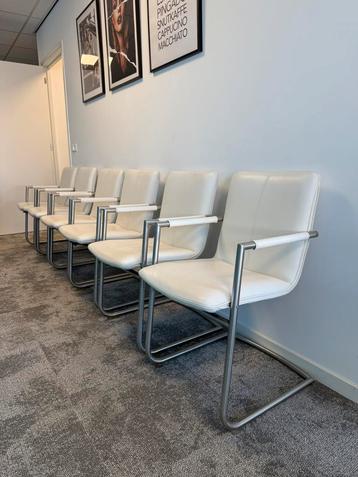 6 Henders en hazel wit leren eetkamerstoelen beschikbaar voor biedingen