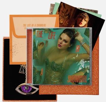TAYLOR SWIFT, LIFE OF A SHOWGIRL, SWEAT & VANILLA EDITION beschikbaar voor biedingen