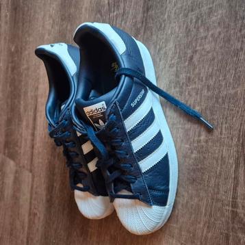 Adidas Superstars maat 42,5 EUR beschikbaar voor biedingen