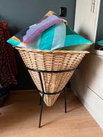 Vintage XL Tripod Rotan Opberg-Winkelmand Rohe Noordwolde, Ophalen, Huis en Inrichting