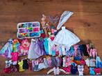 Grote partij Barbie kleding + 2 Barbies en accessoires, Ophalen of Verzenden