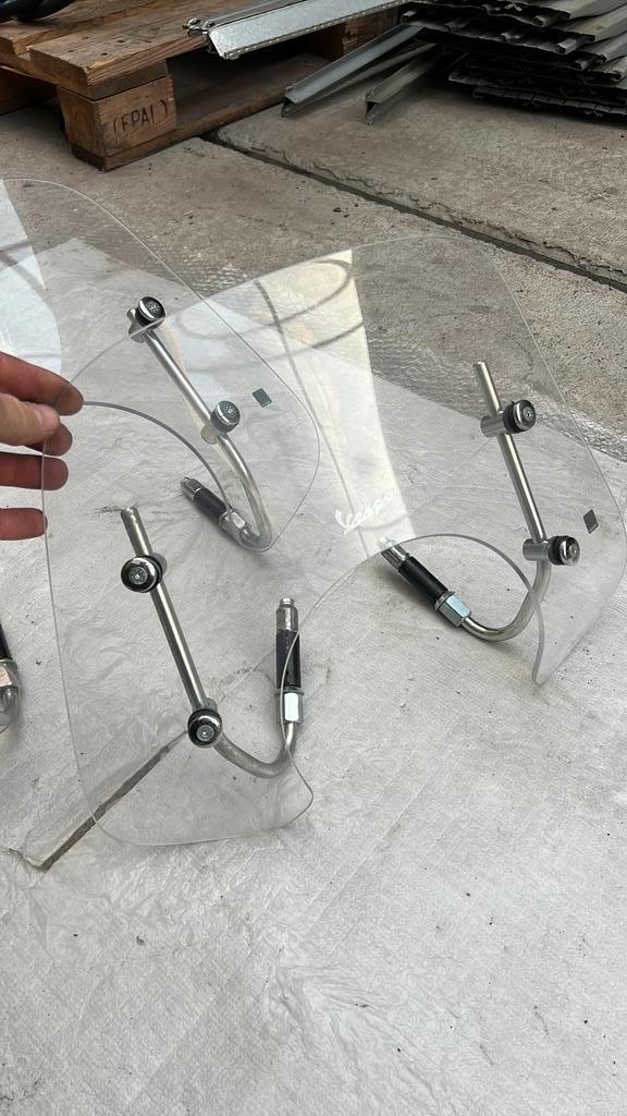 Piaggio vespa primavera windscherm, Fietsen en Brommers, Brommeronderdelen | Scooters, Zo goed als nieuw, Piaggio, Overige typen