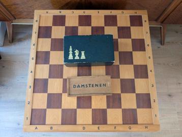 Vintage Staunton Schaakspel met dubbelzijdig schaakbord. beschikbaar voor biedingen