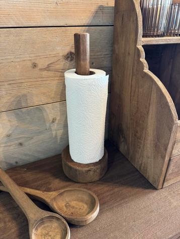 Houten keukenrolhouder beschikbaar voor biedingen