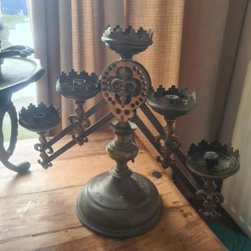 Mooie kandelaar fleur de lis antiek beschikbaar voor biedingen