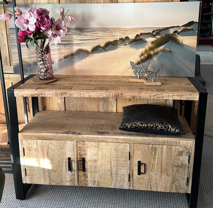 Dressoir Britt, Huis en Inrichting, Kasten | Dressoirs, Zo goed als nieuw, 25 tot 50 cm, Overige houtsoorten, Metaal, Ophalen